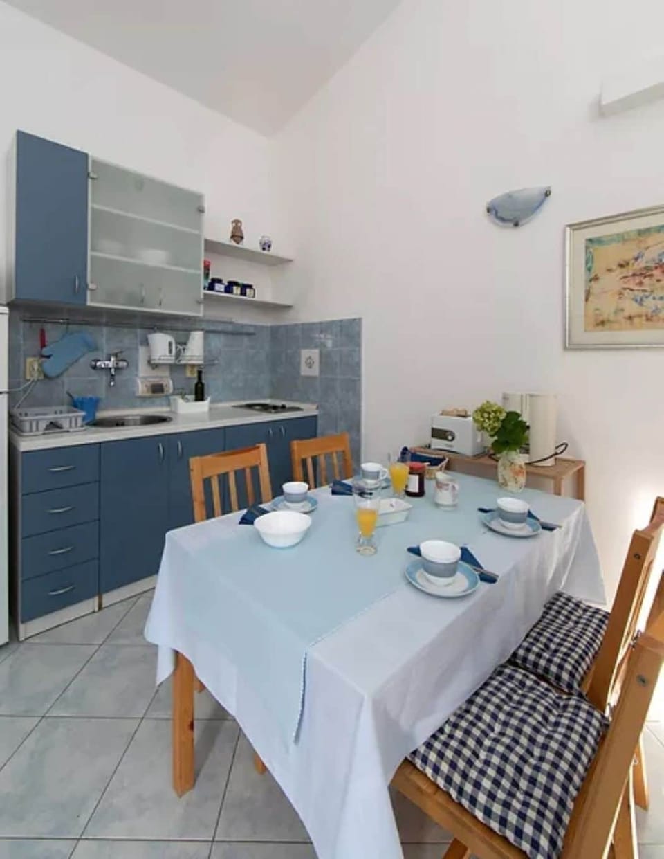 Apartment (A1) | Private kitchen | Fridge, microwave, stovetop, espresso maker