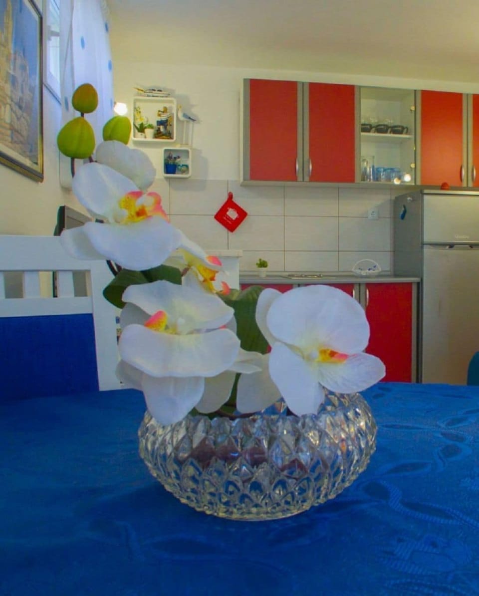 Apartment (A1) | Dining