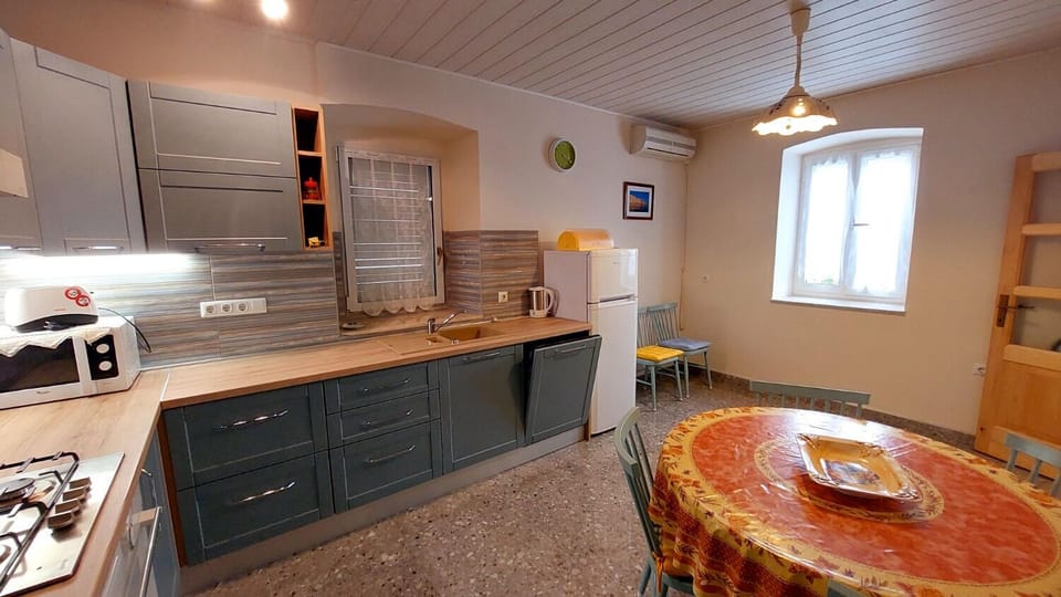 Apartment (A1) | Private kitchen | Espresso maker, fridge, microwave, oven