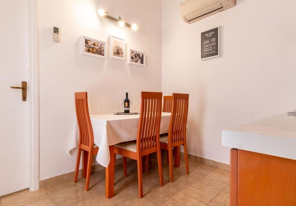 Apartment (A1) | Dining