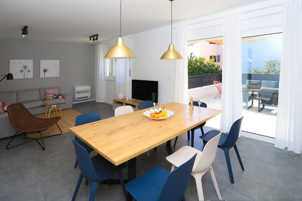 House | Dining