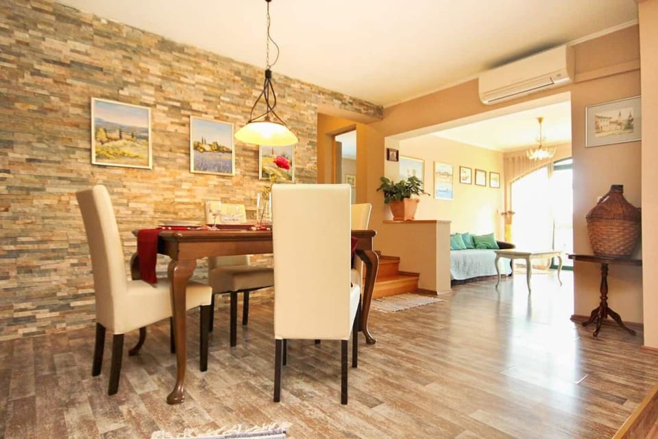 House | Dining