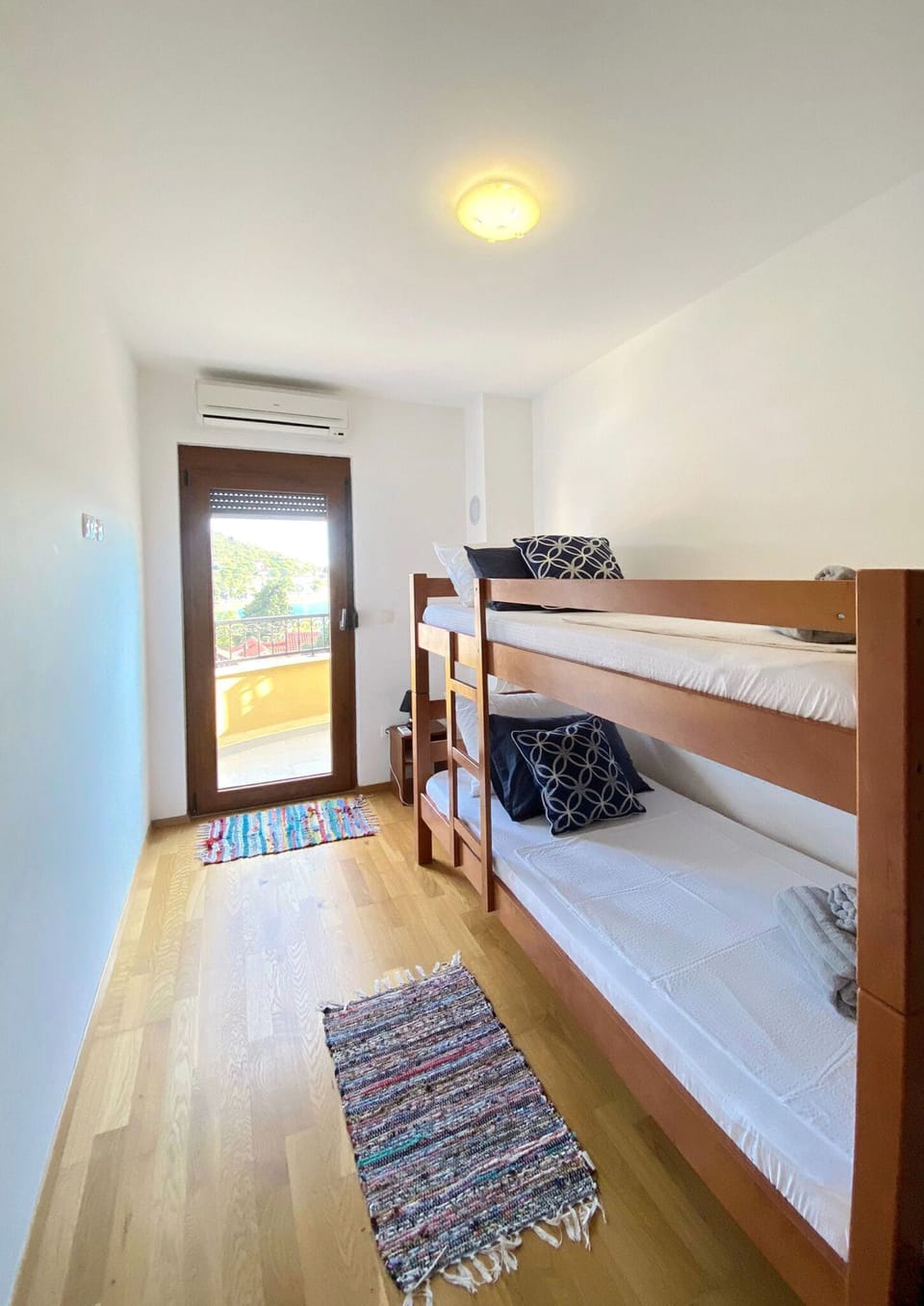 House | Iron/ironing board, free WiFi