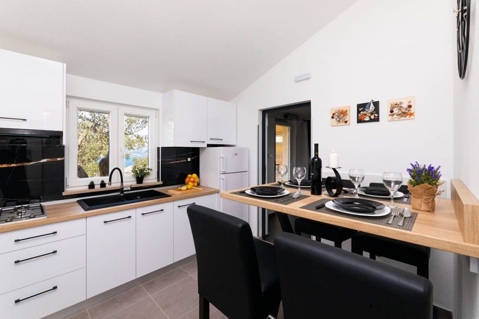 House | Private kitchen | Espresso maker, cookware/dishes/utensils