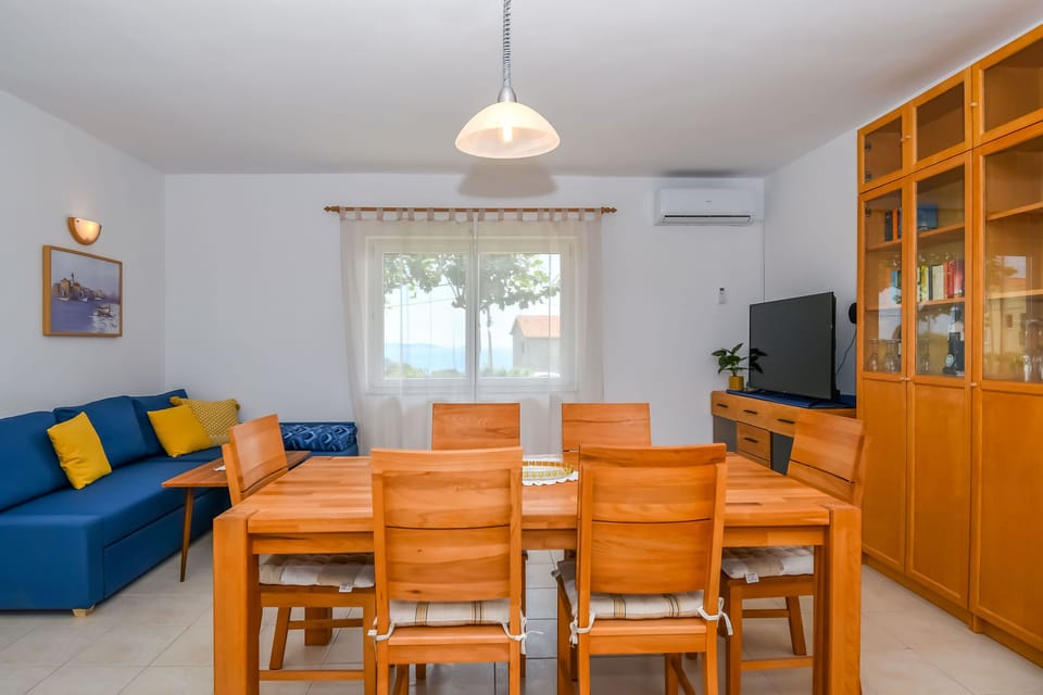 Apartment (A1) | Dining