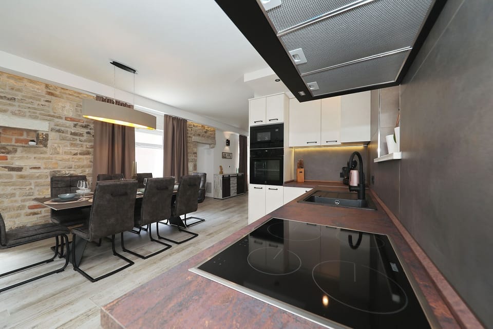 House | Private kitchen | Fridge, microwave, oven, stovetop