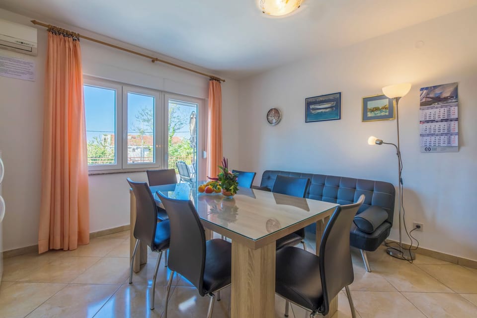 Apartment (A1) | Dining