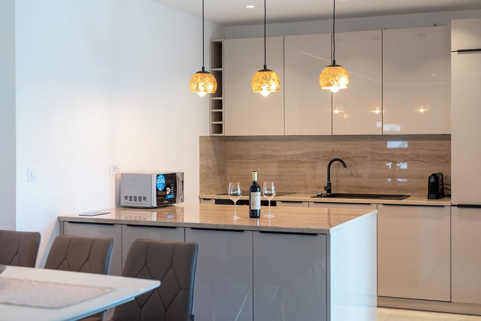 Apartment (A1) | Private kitchen | Fridge, microwave, oven, stovetop