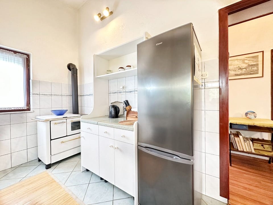 House | Private kitchen | Fridge, microwave, oven, stovetop
