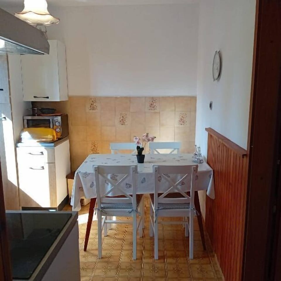 Apartment (A1) | Dining