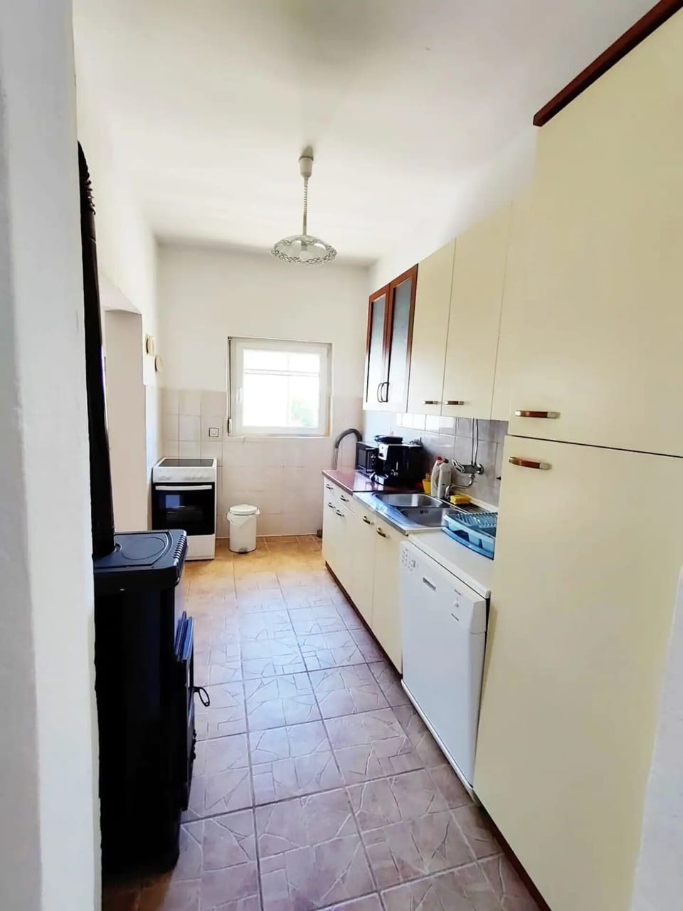 Apartment (A1) | Private kitchen | Fridge, microwave, oven, stovetop