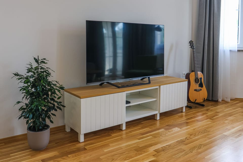 House | Living room | Smart TV