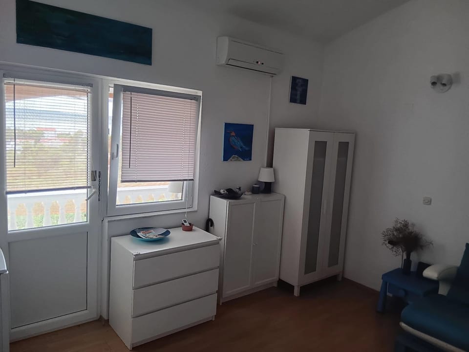 Room (S1) | Living room