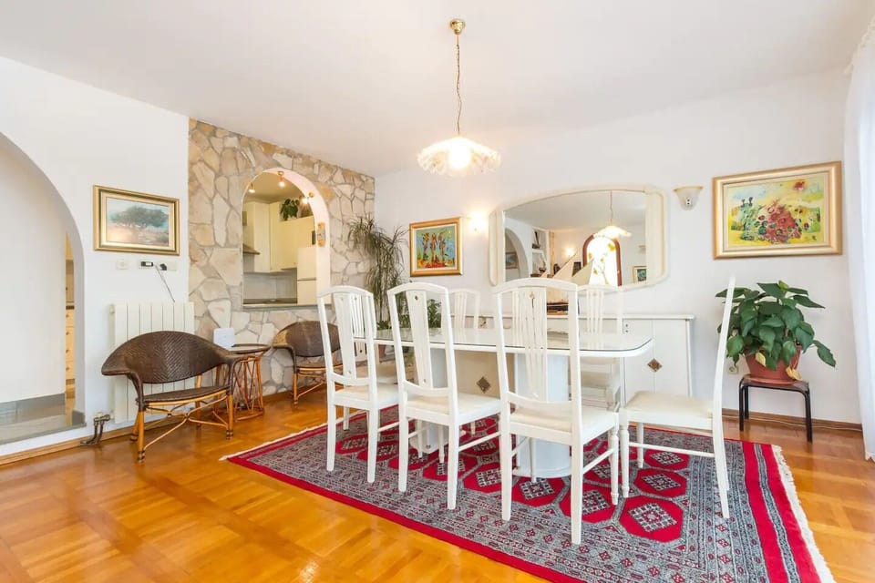 House | Dining