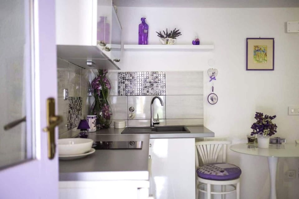 House | Private kitchen | Fridge, stovetop, cookware/dishes/utensils