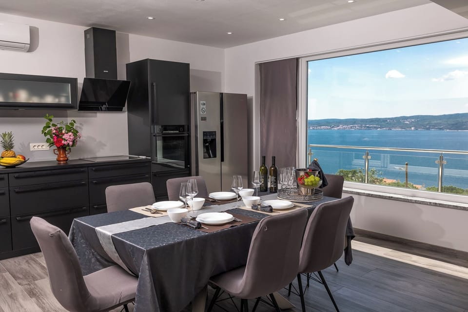 Apartment (A1) | Private kitchen | Fridge, microwave, oven, stovetop
