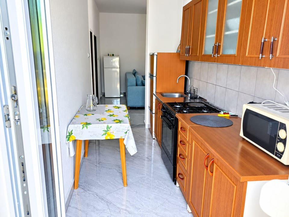 Apartment (A1) | Private kitchen | Fridge, microwave, oven, stovetop