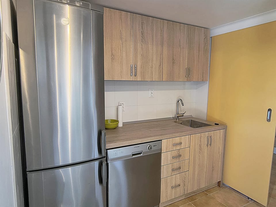 House | Private kitchen | Fridge, microwave, oven, stovetop