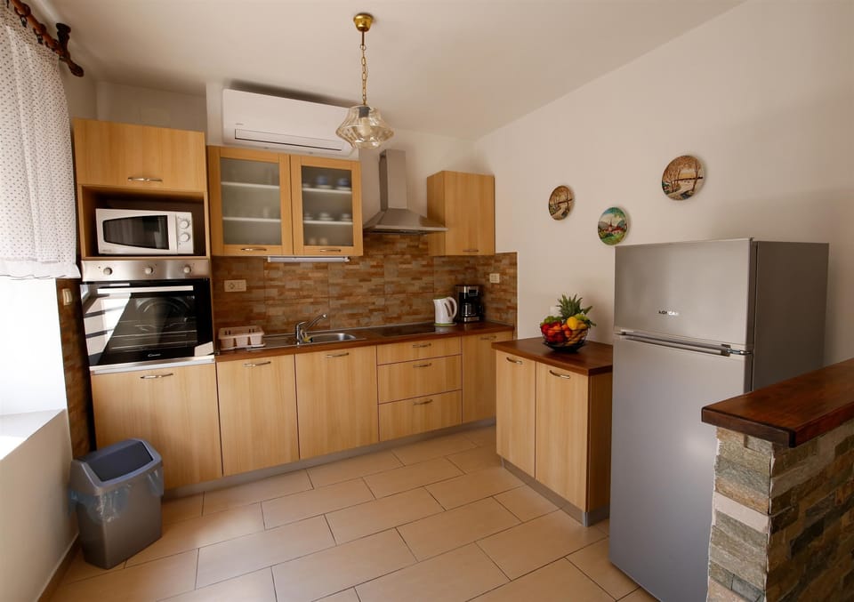 House | Private kitchen | Espresso maker, fridge, microwave, oven