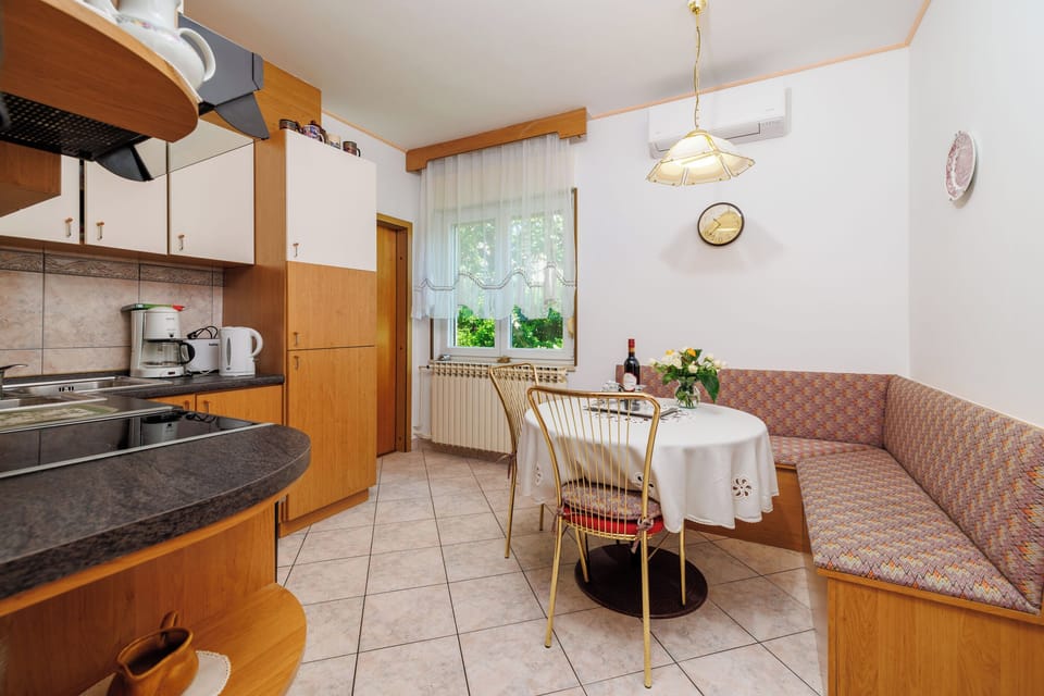 Apartment (A1) | Private kitchen | Fridge, microwave, oven, stovetop