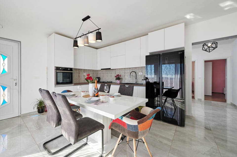 Apartment (A1) | Dining