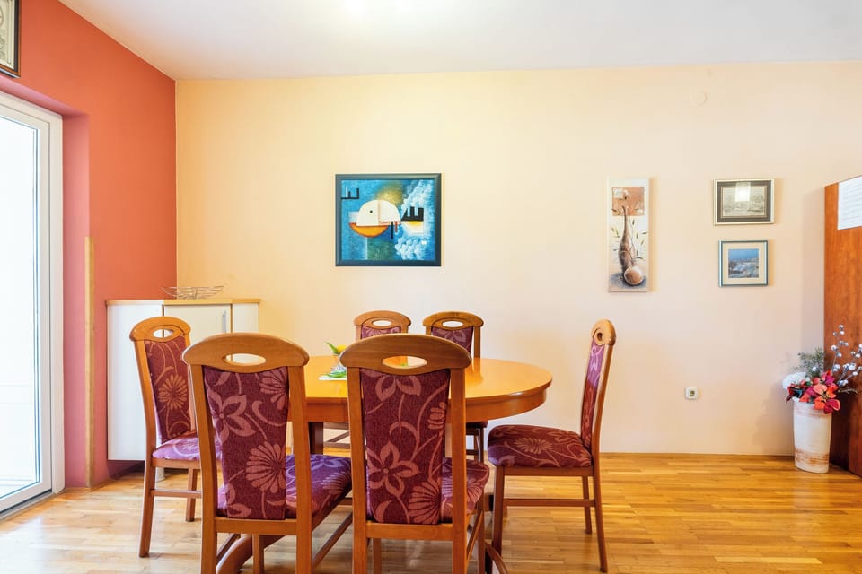 Apartment (A1) | Dining
