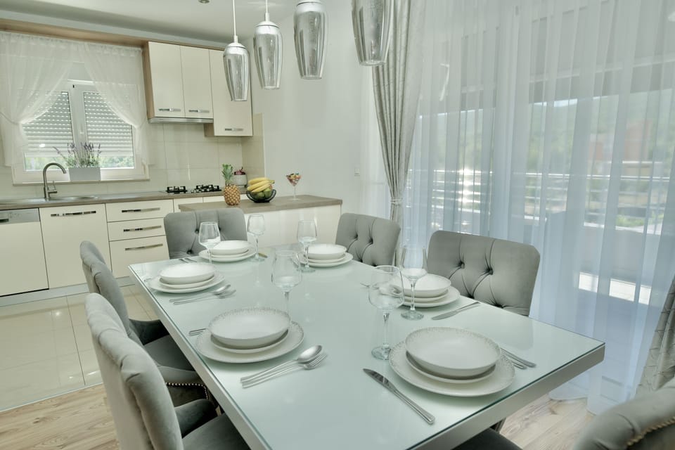 Apartment (A1) | Dining