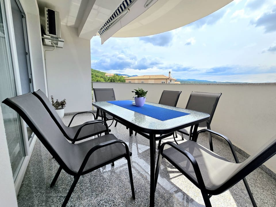 Apartment (A1) | Outdoor dining