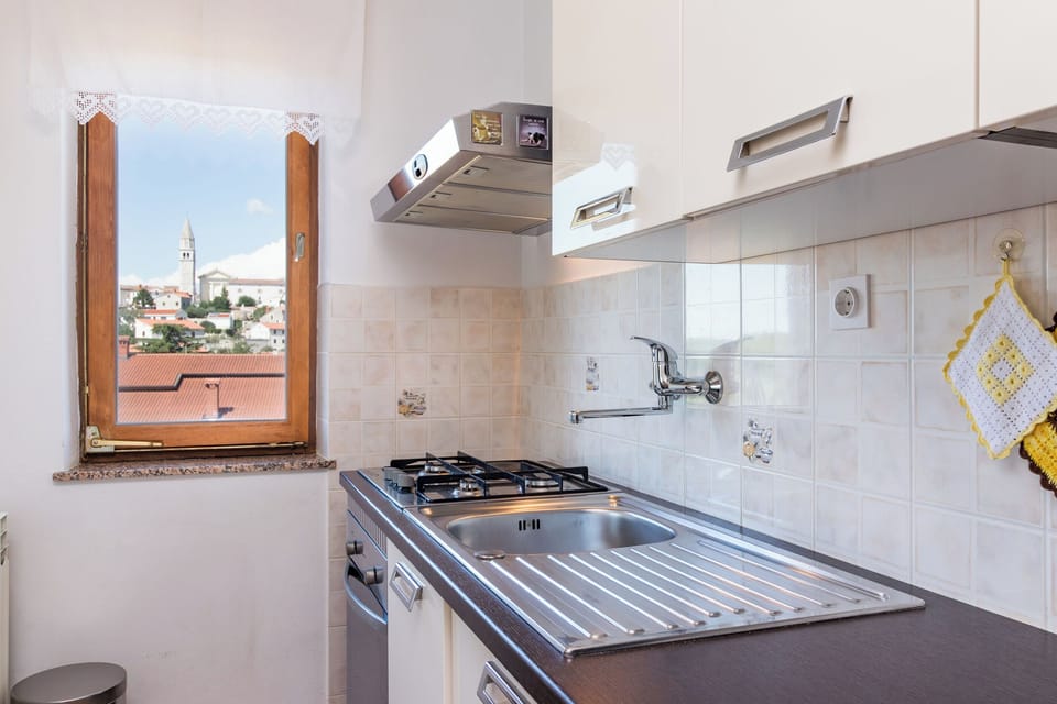 House | Private kitchen | Fridge, microwave, oven, stovetop