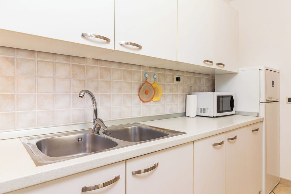House | Private kitchen | Fridge, microwave, oven, stovetop