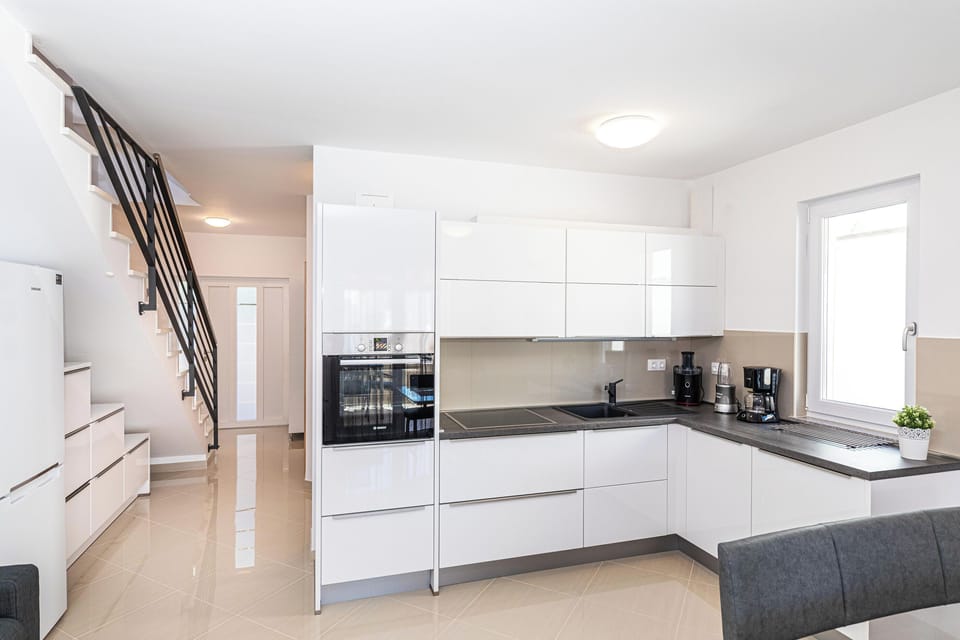 House | Private kitchen | Fridge, oven, stovetop, dishwasher