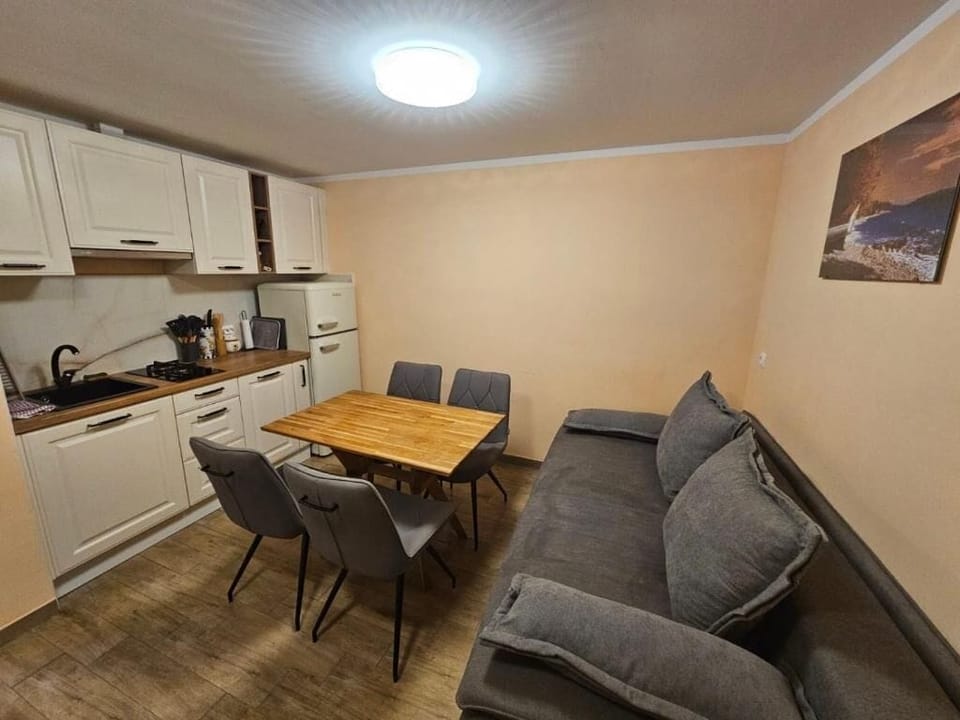 House | Private kitchen | Fridge, microwave, oven, stovetop