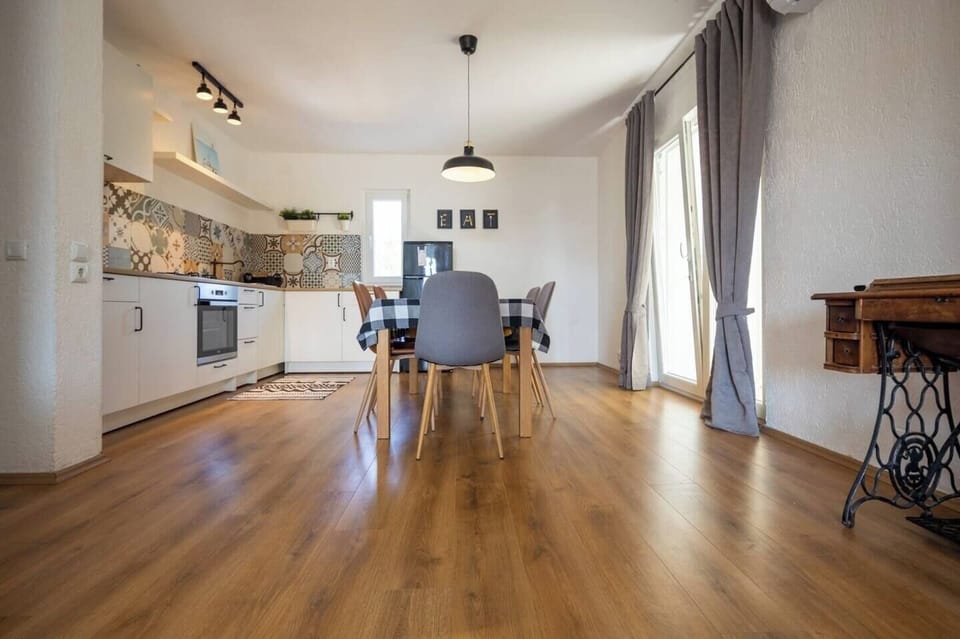 House | Private kitchen | Fridge, oven, stovetop, espresso maker