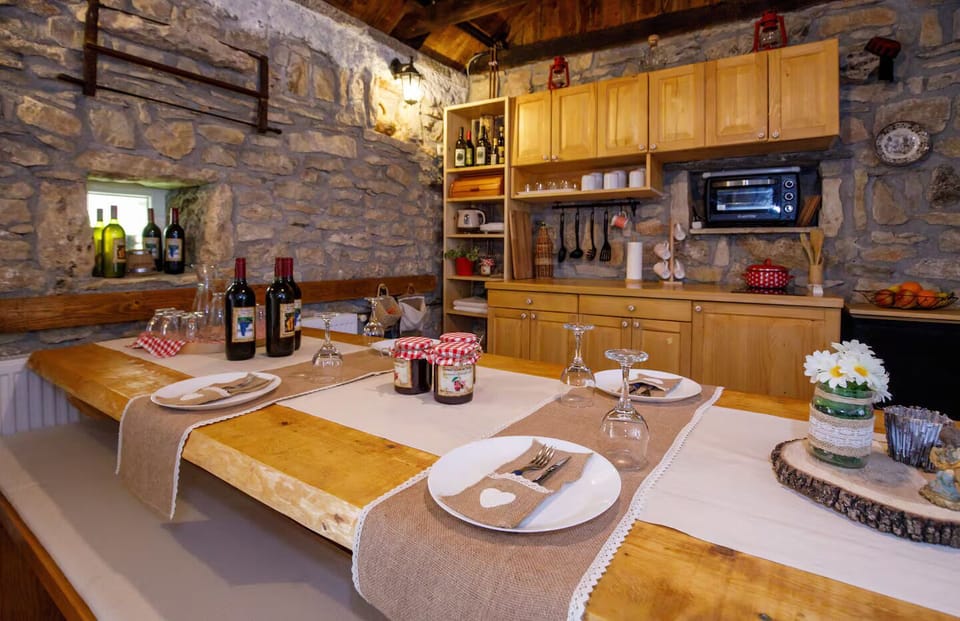 House | Private kitchen | Fridge, oven, stovetop, electric kettle