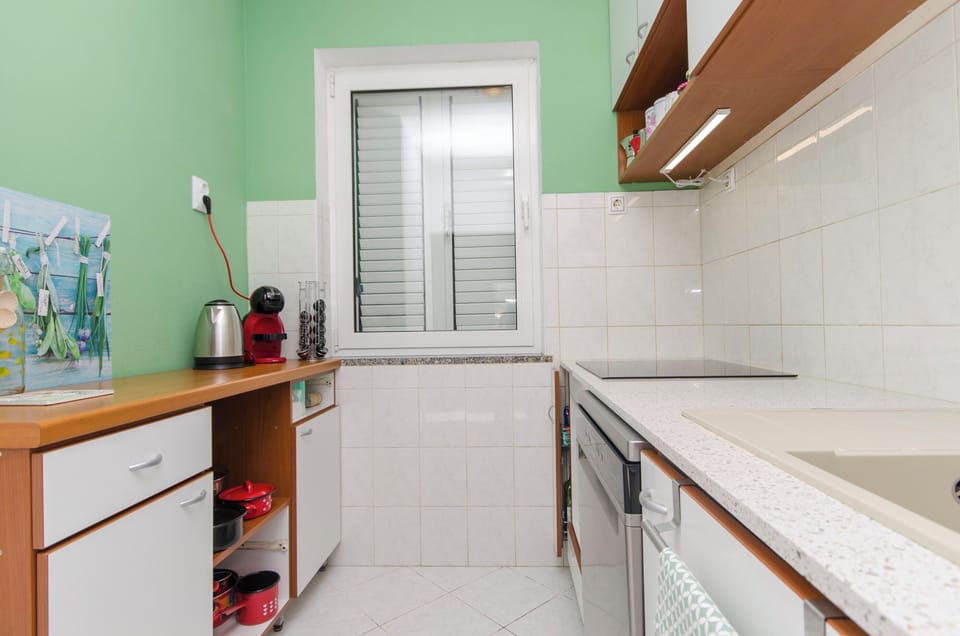 House | Private kitchen | Fridge, stovetop, dishwasher, espresso maker