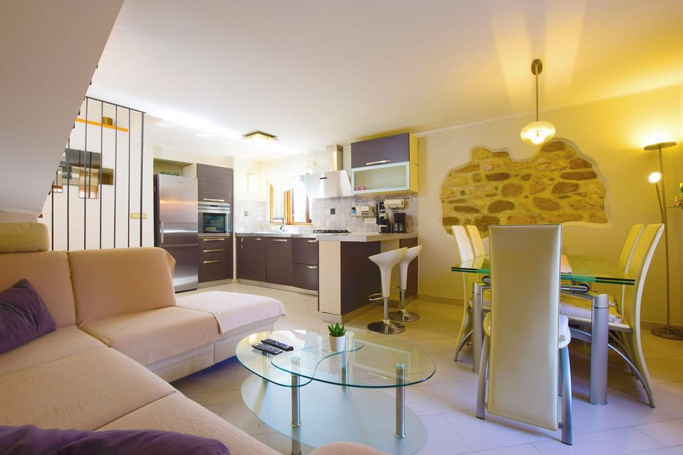 House | Living room | Smart TV