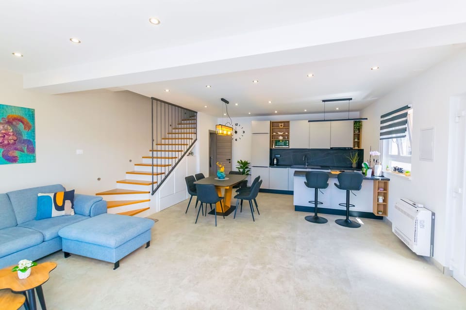 House | Living room | Smart TV, Netflix