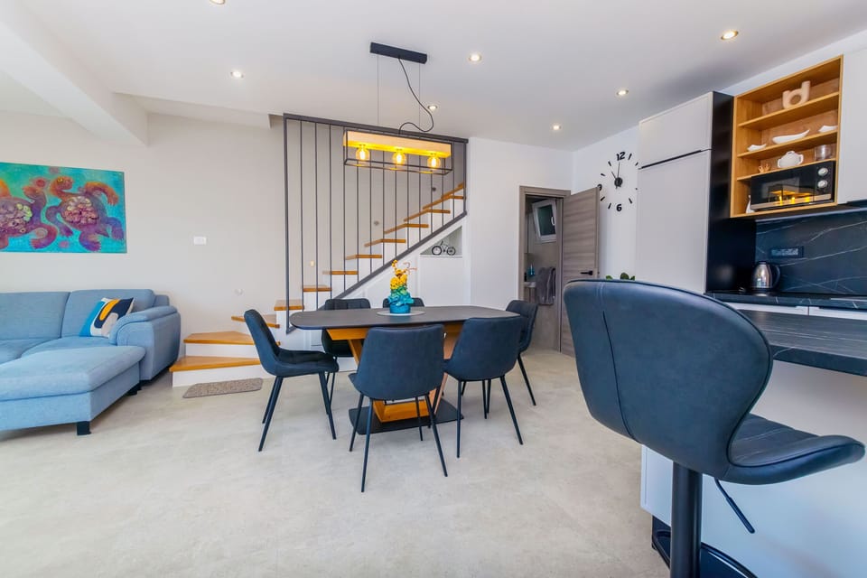 House | Private kitchen | Fridge, microwave, oven, stovetop