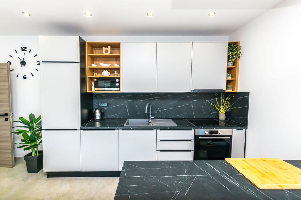 House | Private kitchen | Fridge, microwave, oven, stovetop
