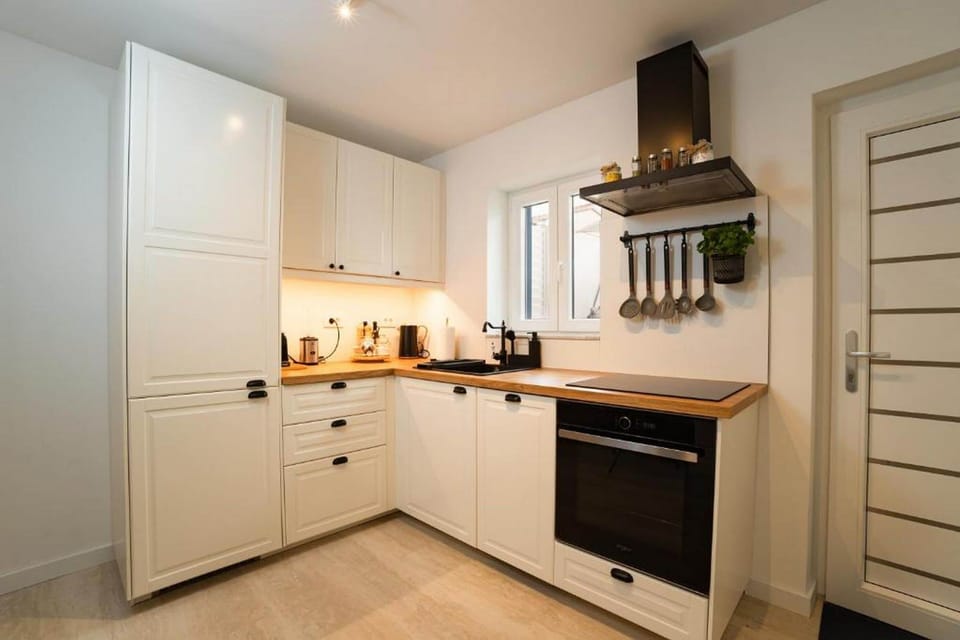 House | Private kitchen | Fridge, oven, stovetop, electric kettle