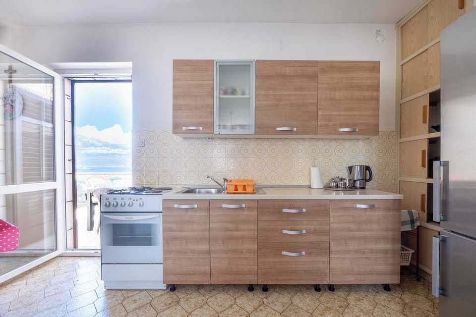 Apartment (A1) | Private kitchen | Fridge, microwave, oven, stovetop