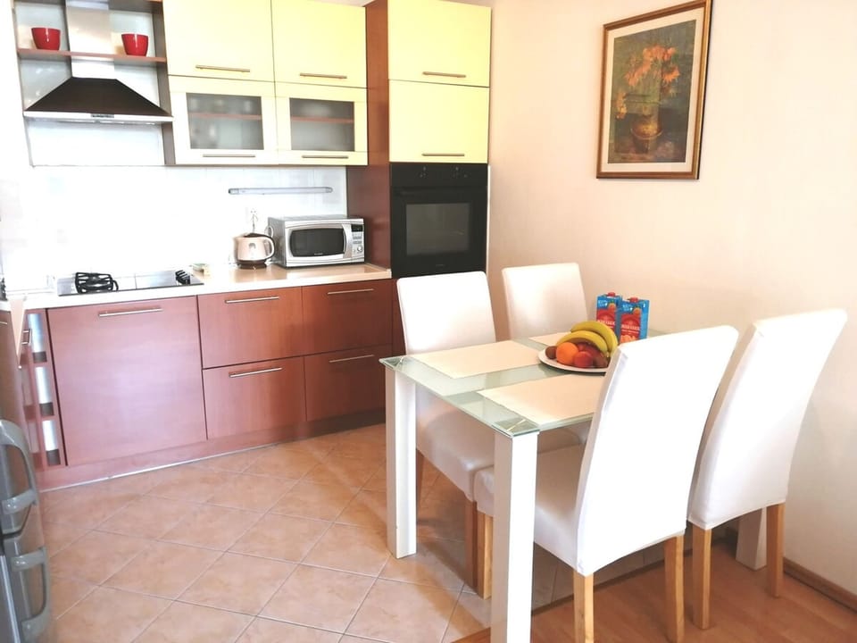 Apartment (A1) | Dining