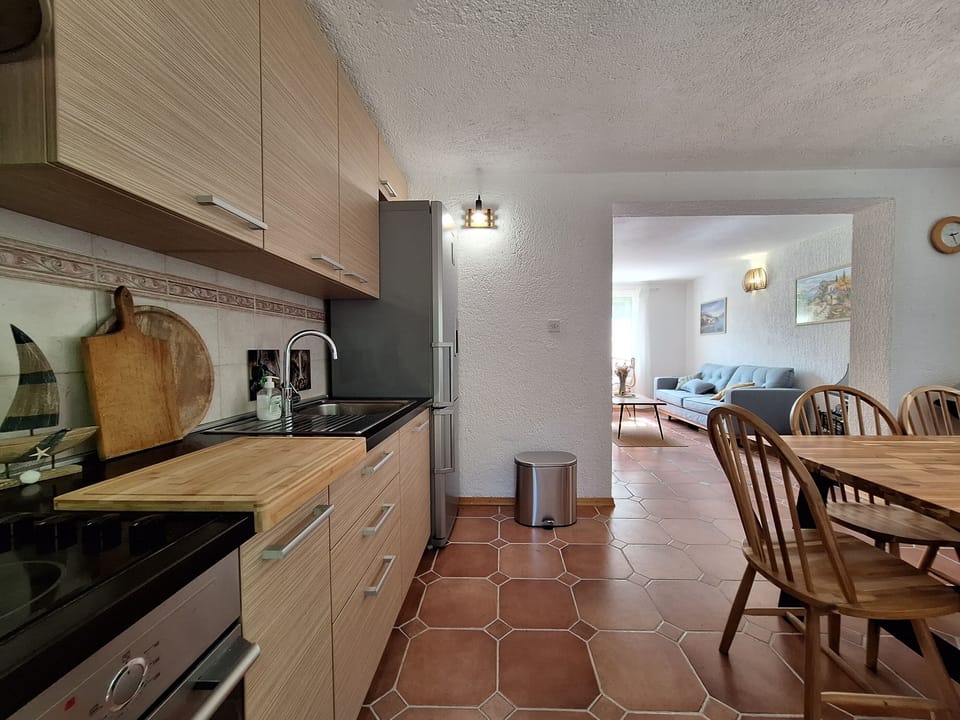 House | Private kitchen | Fridge, oven, stovetop, espresso maker