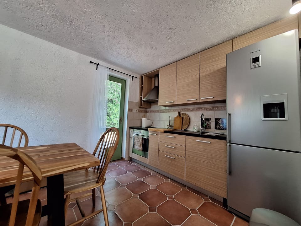 House | Private kitchen | Fridge, oven, stovetop, espresso maker