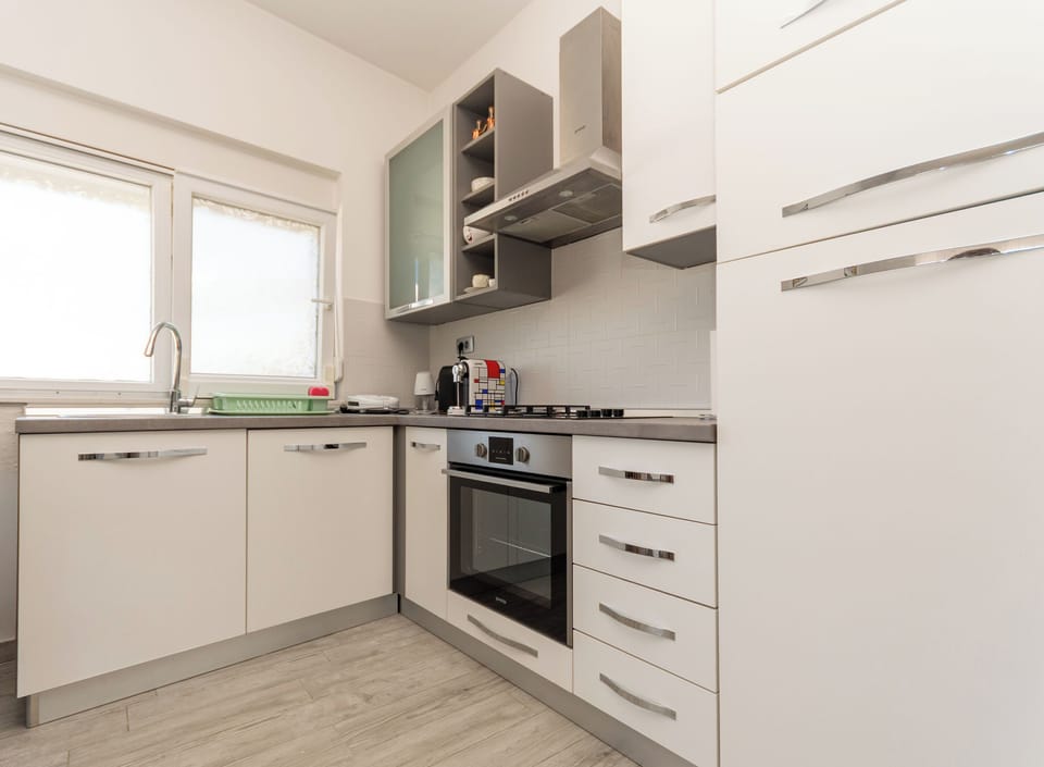 Apartment (A2) | Private kitchen | Fridge, oven, stovetop, espresso maker