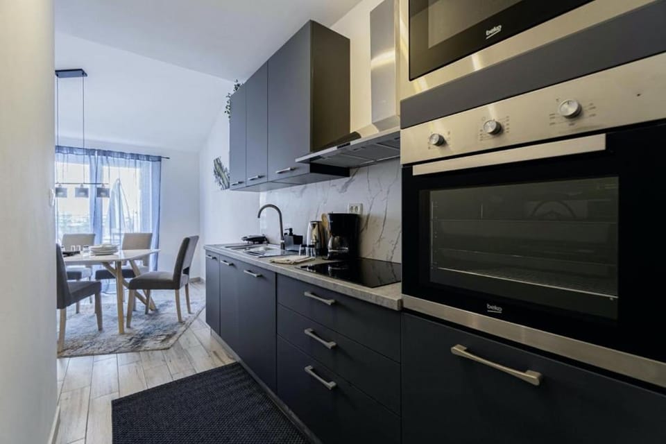 House | Private kitchen | Fridge, microwave, oven, stovetop