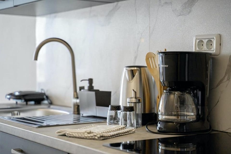 House | Private kitchen | Fridge, microwave, oven, stovetop