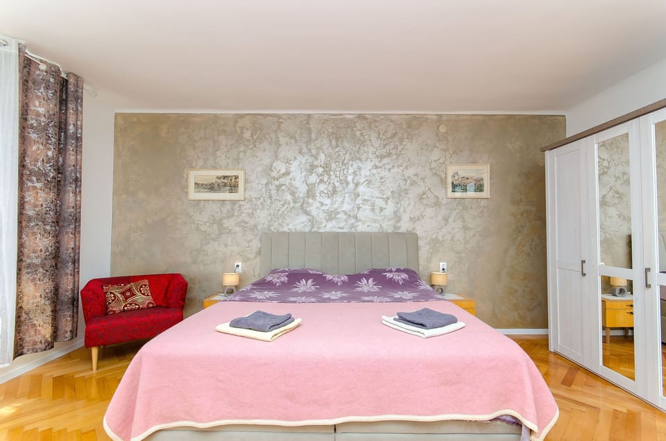 Apartment (A1)