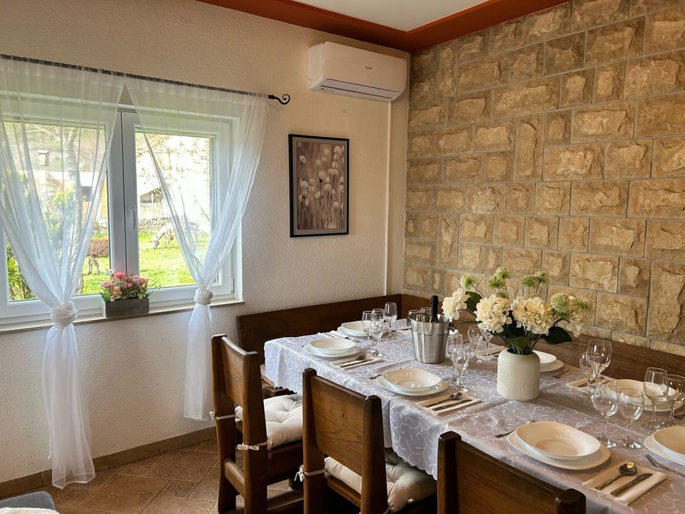 House | Dining