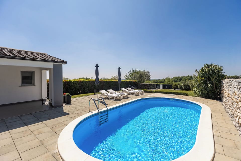 Outdoor pool, an infinity pool, open open 24 hours, pool umbrellas